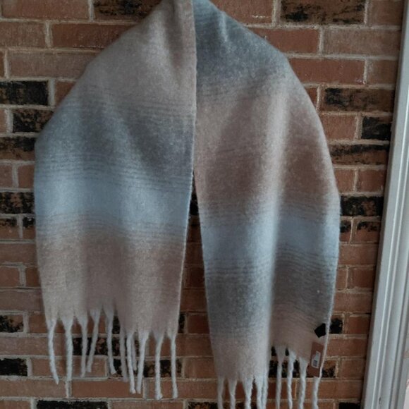 NWT Steve Madden Colorblock Scarf - Picture 3 of 4